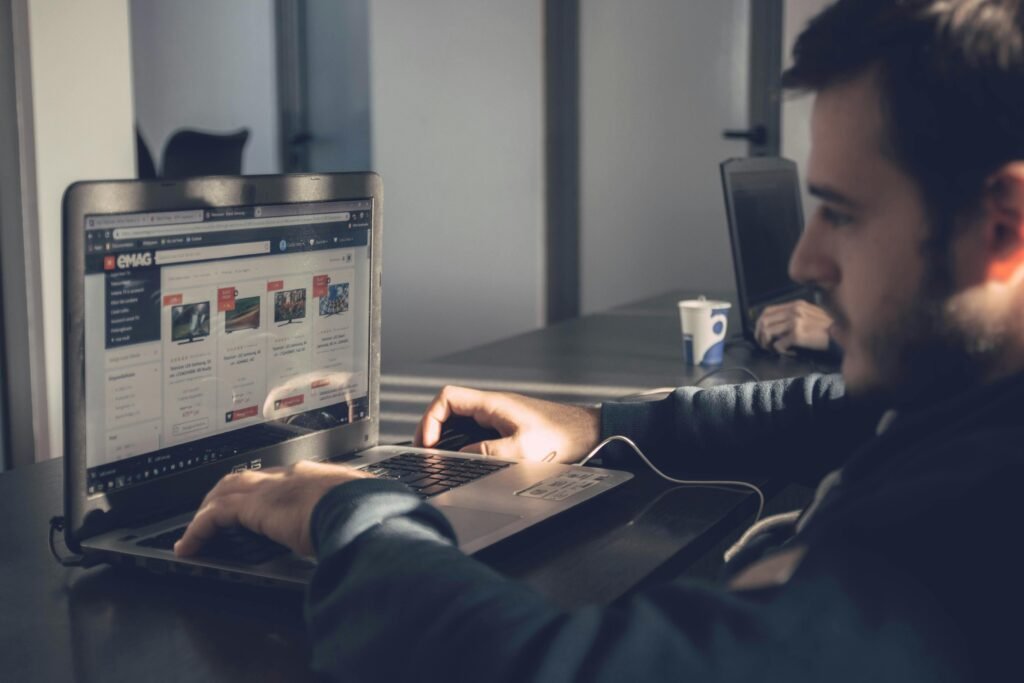 Learn the art of online sales: why success depends on an E-commerce website course? 1 pexels vladbagacian 1604024 Learn the art of online sales: why success depends on an E-commerce website course?